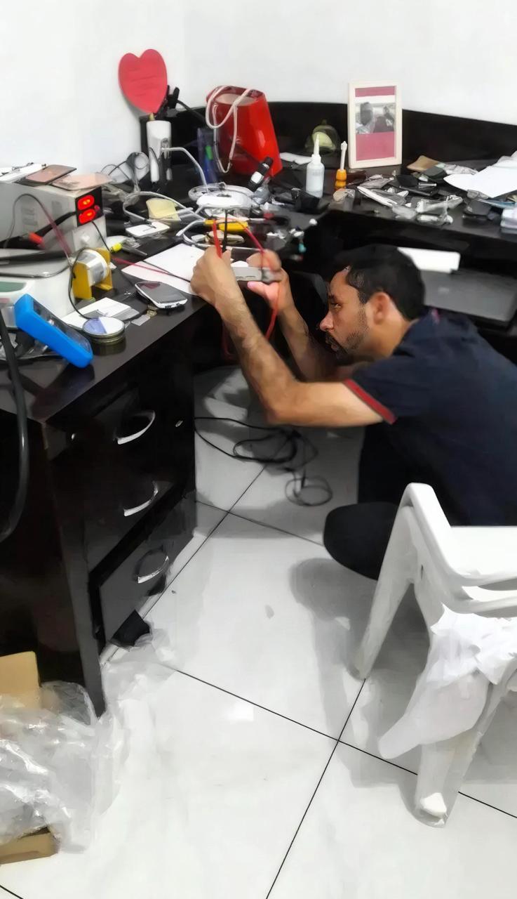 Reparo de precisão com microscópio